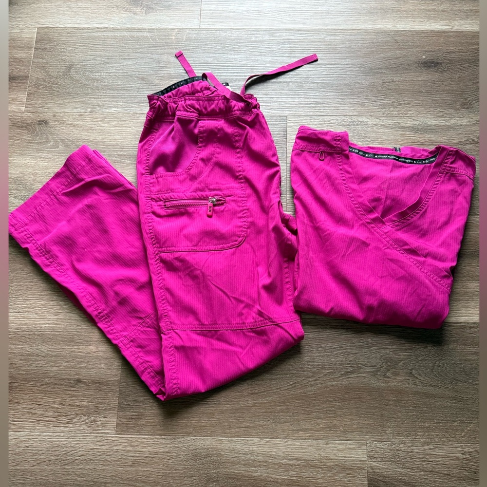Women's Koi Lite Magenta Scrub Set
